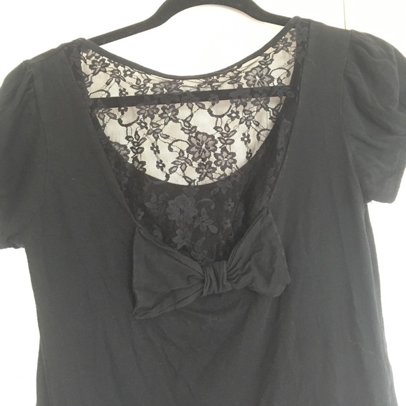Black shirt with lace and bow back - Picture 2 of 2